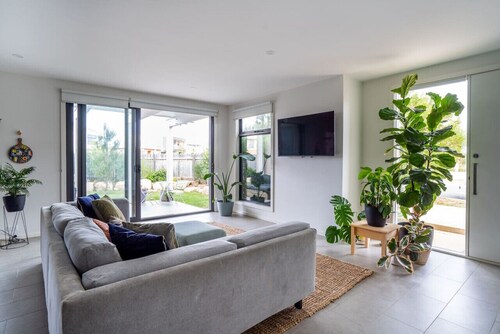 Swell Apartment - Pet Friendly!