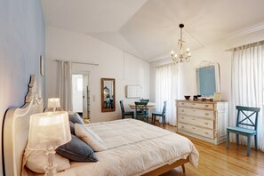 4 bedrooms, iron/ironing board, bed sheets