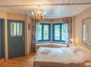 4 Schlafzimmer, Schreibtisch, Bügeleisen/Bügelbrett, Reisekinderbett