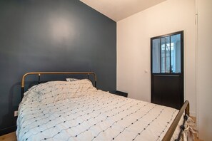 1 bedroom, iron/ironing board, WiFi, bed sheets - Charming & Cosy Apartment Near Montmartre and Stade de France (Paris)
