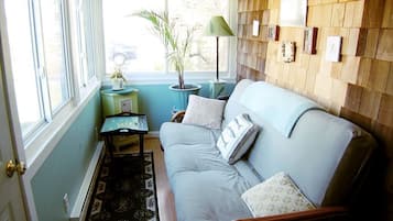 Smart TV, libri, impianto stereo