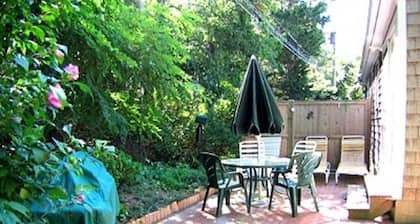 Cottage near bay beach- 1 Bd/1Ba