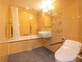 Bañera con ducha, artículos de tocador gratuitos, secador de pelo