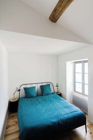 2 habitaciones, tabla de planchar con plancha, wifi y ropa de cama 