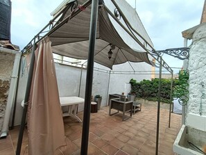 تناول الطعام بالخارج