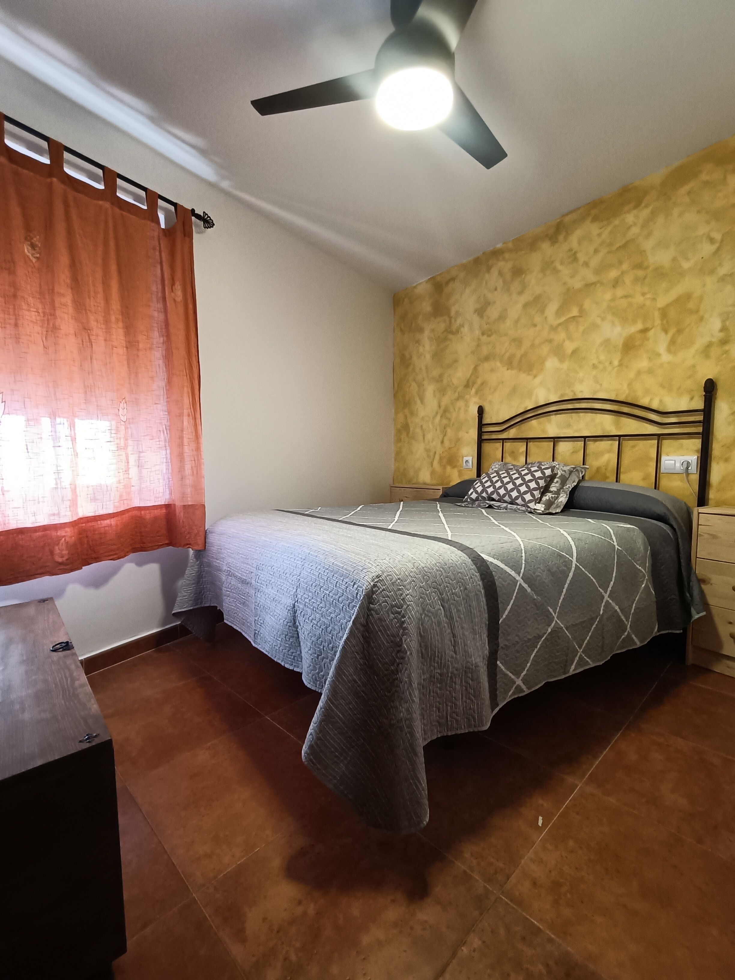 4 makuuhuonetta, silitysrauta/-lauta, Wi-Fi, vuodevaatteet