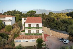 Front of property - CORSICA HOSTEL PORTO VECCHIO (Porto-Vecchio)