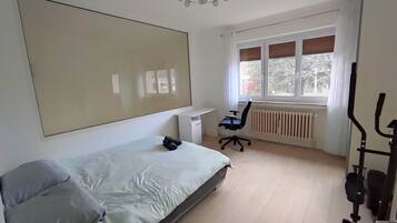 3 間睡房、書桌、熨斗/熨衫板、Wi-Fi