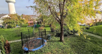 La Villa Sainte-Rose: Gßte 3 chambres avec jardin à 5 min de la Cité des Loisirs