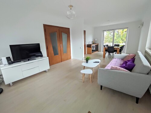 La Villa Sainte-rose: Gîte 3 Chambres Avec Jardin à 5 min de la Cité des Loisirs