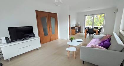 La Villa Sainte-rose: Gßte 3 Chambres Avec Jardin à 5 min de la Cité des Loisirs