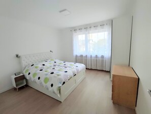 3 chambres, bureau, fer et planche à repasser, Wi-Fi