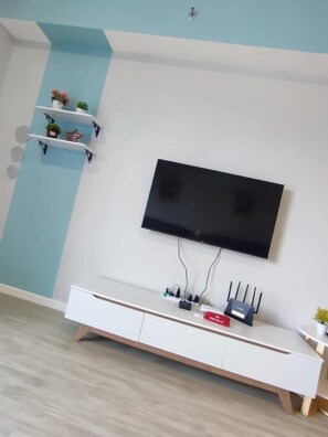 32-Zoll-Smart-TV mit Satellitenempfang