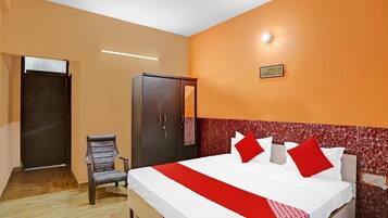 In-room safe, desk, laptop workspace, free WiFi