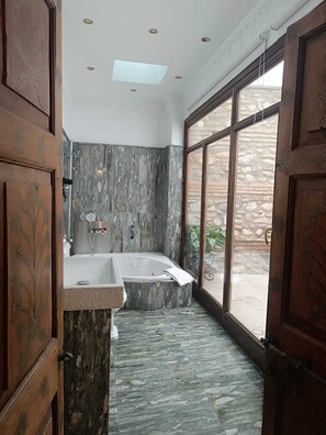 Double Room, Courtyard View | Bathroom | Hair dryer, towels, soap, toilet paper - SUITE COMARES (Granada)