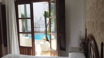 Articles de minibar gratuits, accès au Wi-Fi (inclus), literie fournie