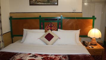 Desk, free WiFi, bed sheets