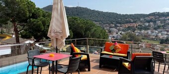 Habitación Individual en una villa a 30 minutos de Barcelona con piscina