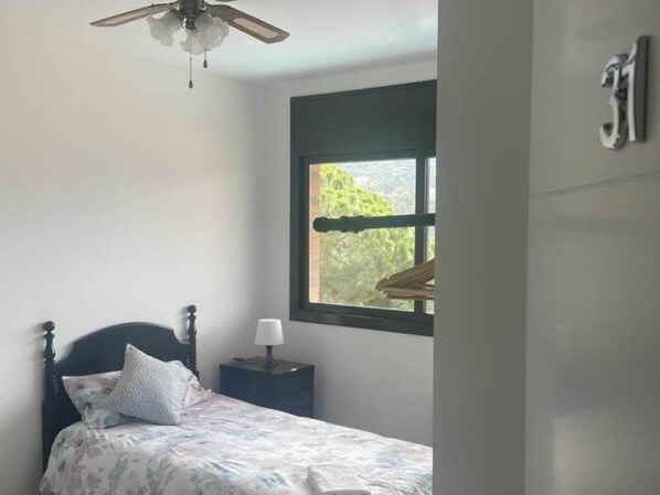 1 slaapkamer, een strijkplank/strijkijzer, wifi, beddengoed