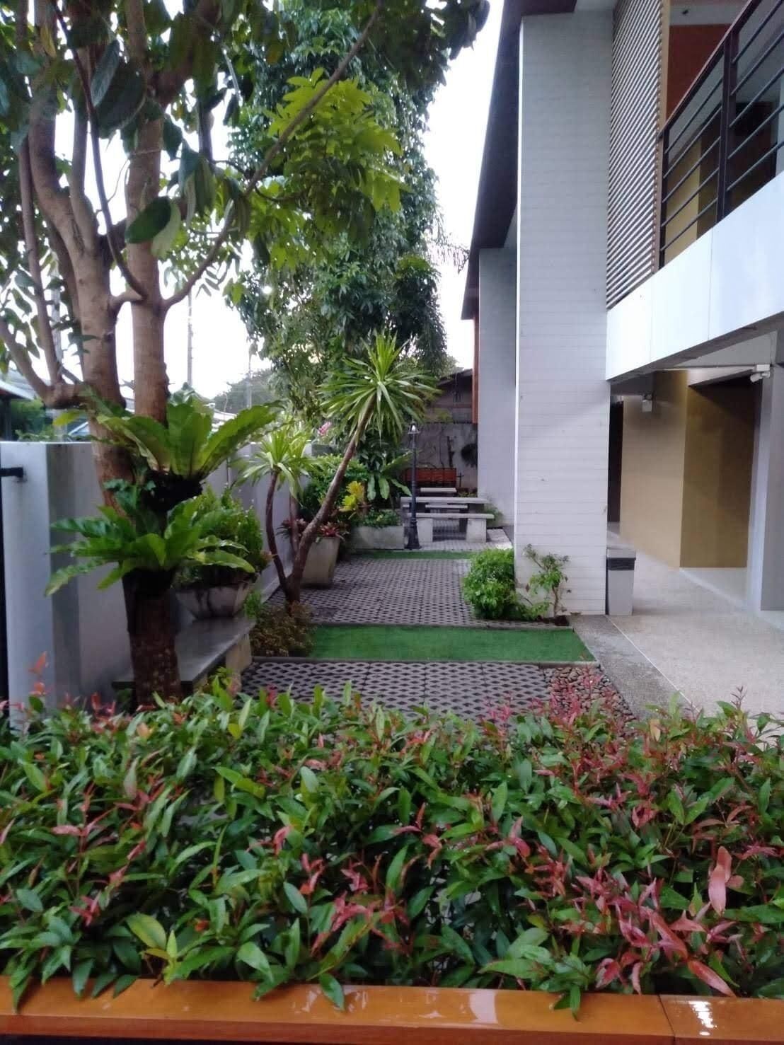 Vista frontal de la propiedad