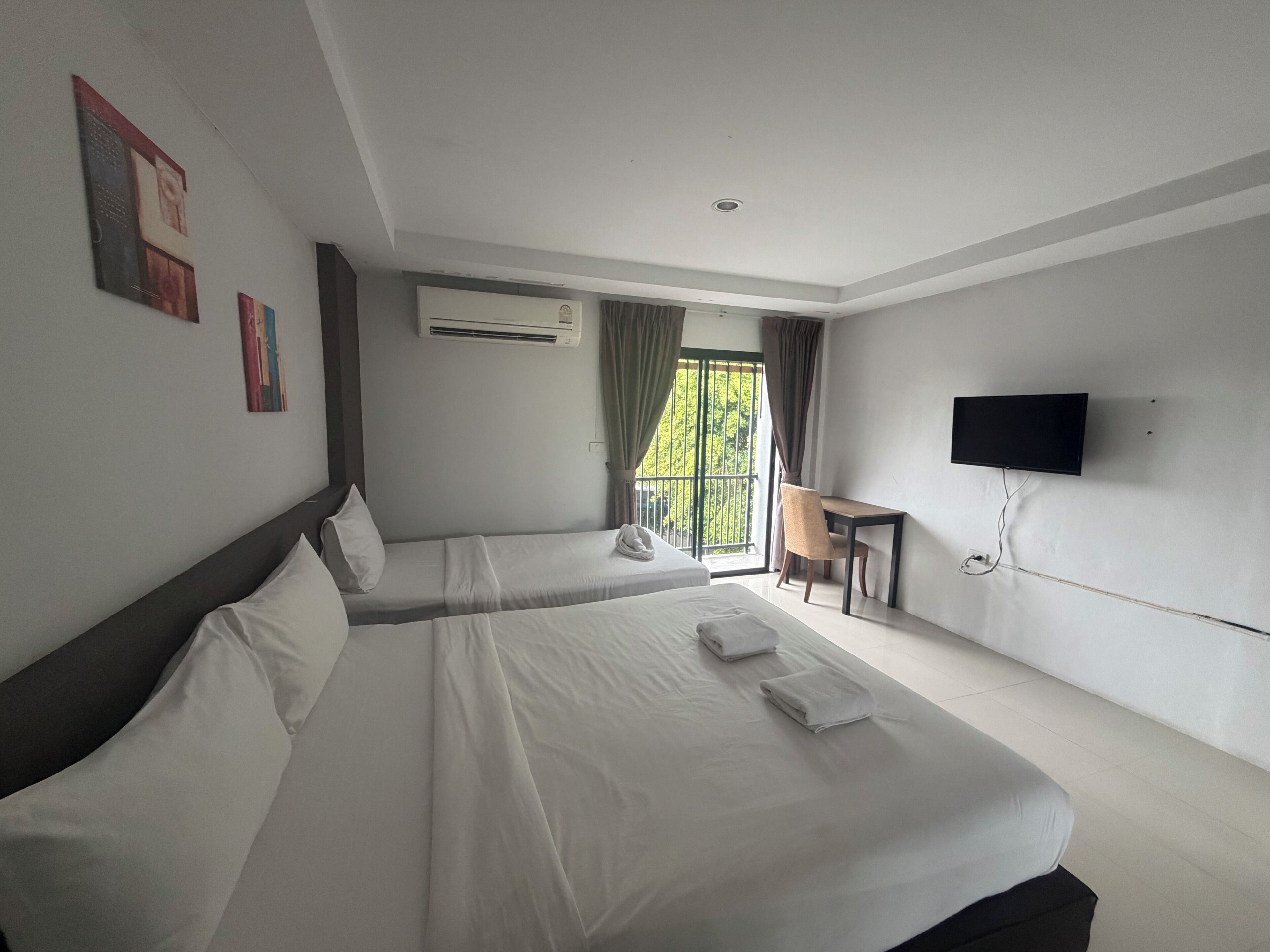 Family Triple Room, Non Smoking | Minibar, individually decorated, desk, laptop workspace