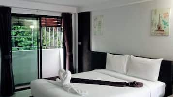 Standard Room | Minibar, individually decorated, desk, laptop workspace