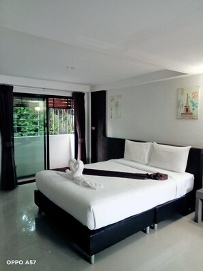 Habitación estándar | Minibar, decoración individual, escritorio