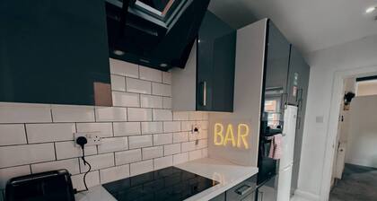 4BR Ravenhill Modern Home