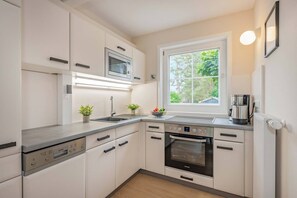 Kühlschrank, Ofen, Herdplatte, Geschirrspüler