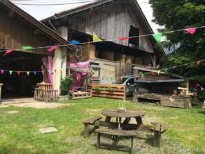 Outdoor dining - Les Vieilles Etables (La Sure en Chartreuse)