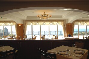 Dining - HOTEL NEUSCHLOSS OTARU (Otaru)