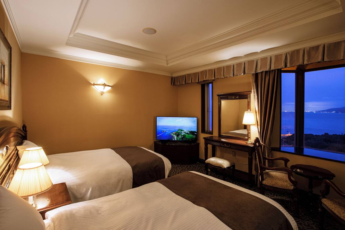 Standard Twin Room, Bay View | Down comforters, in-room safe, WiFi (free), bed sheets