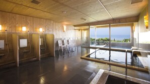 A wooden interior with a sauna area, including benches and a glass-enclosed hot tub. - HOTEL NEUSCHLOSS OTARU (Otaru)