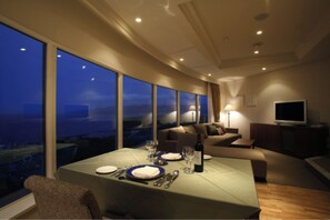 Down comforters, in-room safe, free WiFi, bed sheets