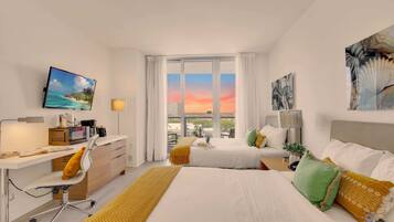 办公桌、熨斗/熨衣板、旅行婴儿床、WiFi