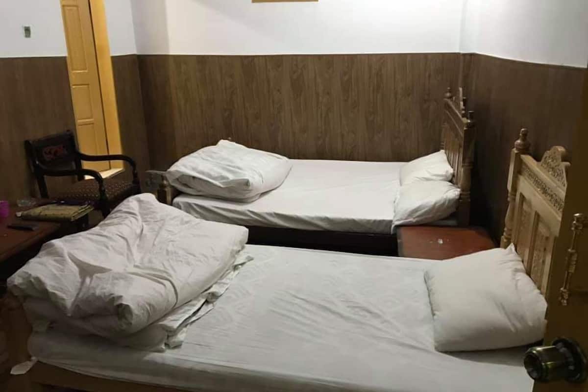 Standaard kamer, 1 twee- of 2 eenpersoonsbedden | Een bureau, gratis wifi