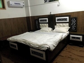 Standard Double or Twin Room | Desk, free WiFi
