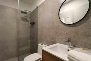 Bruser, hårtørrer, håndklæder