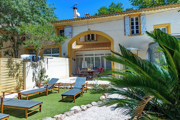 Superior House | Terrace/patio