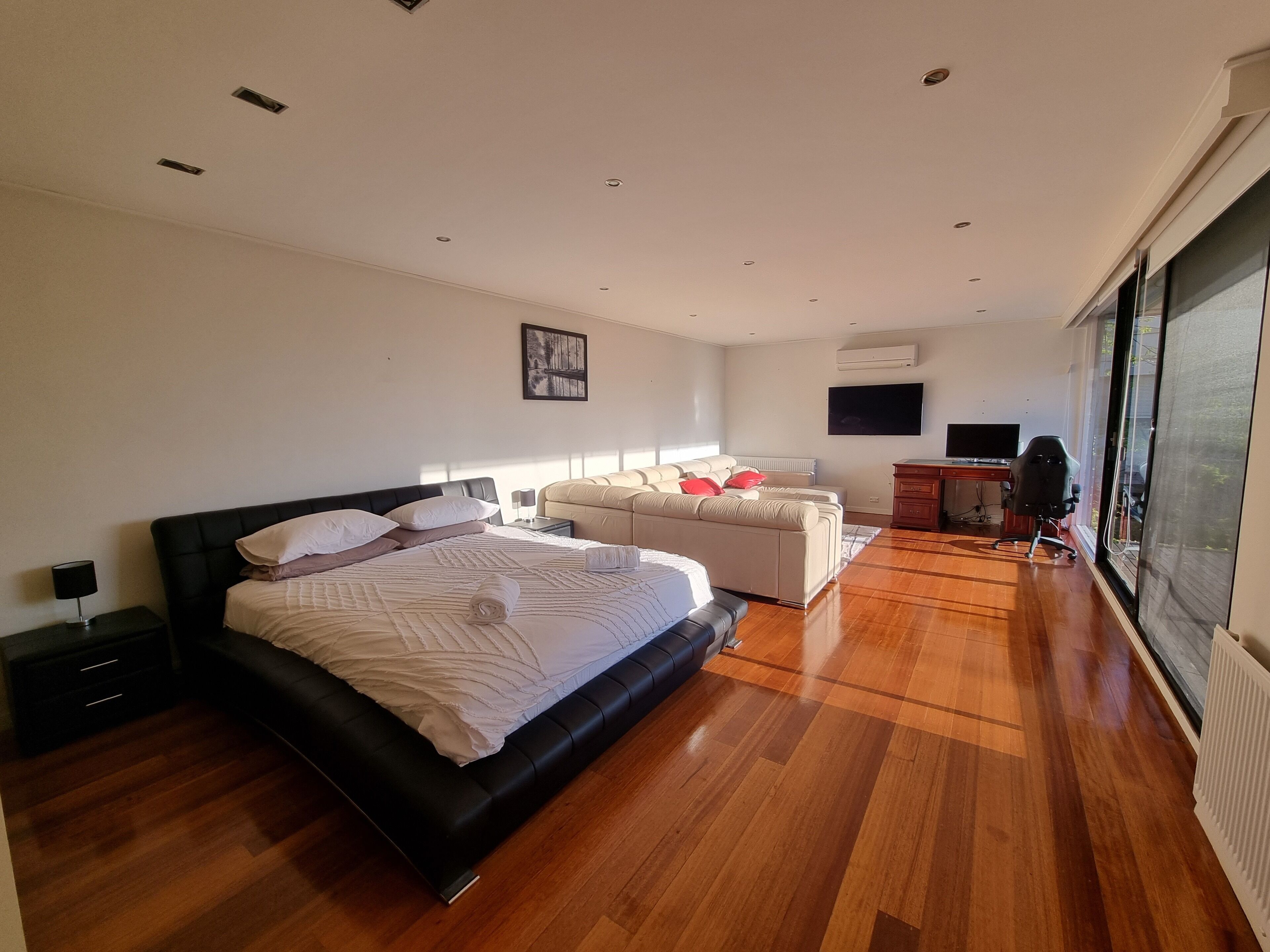 4 bedrooms, desk, iron/ironing board, travel cot