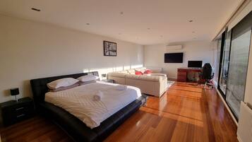 4 bedrooms, desk, iron/ironing board, travel cot