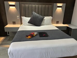 أغطية فراش متميزة وأسرّة بإسفنج يتكيف مع شكل الجسم