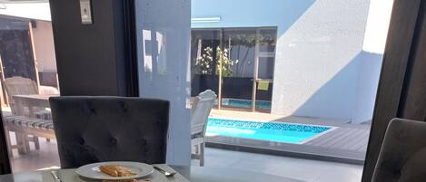 Angol reggeli mindennap (fejenként ZAR 150 áron)