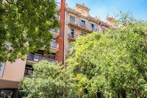 Exterior - Discover the perfect monthly rental in the heart of Barcelona! (Barcelona)