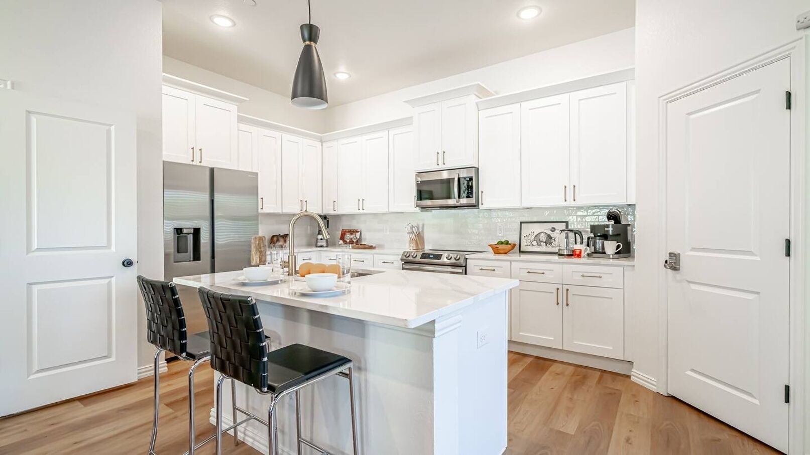 Refrigerador, microondas, horno y parrilla de estufa 