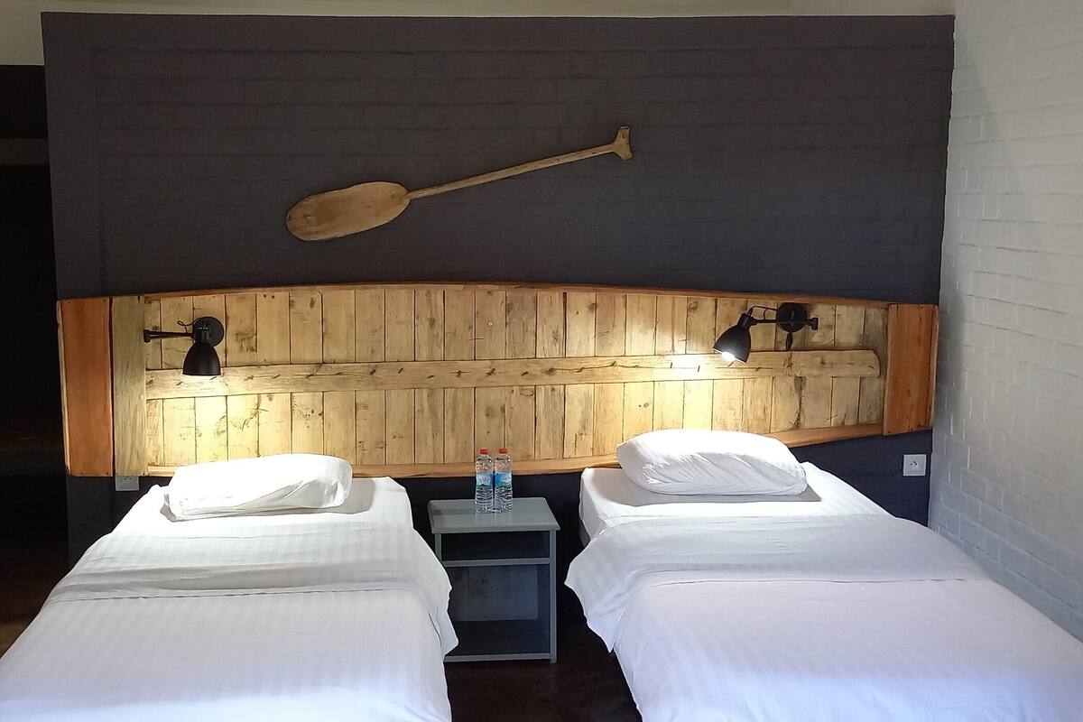 ห้องเบสิกดับเบิลหรือทวิน, วิวสวน | ผ้าปูที่นอนฝ้ายอียิปต์, เครื่องนอนระดับพรีเมียม, โต๊ะทำงาน