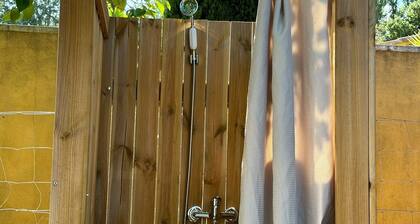 TIPI TENT INSOLITE "le Prez des îles" (The Prez of the islands)