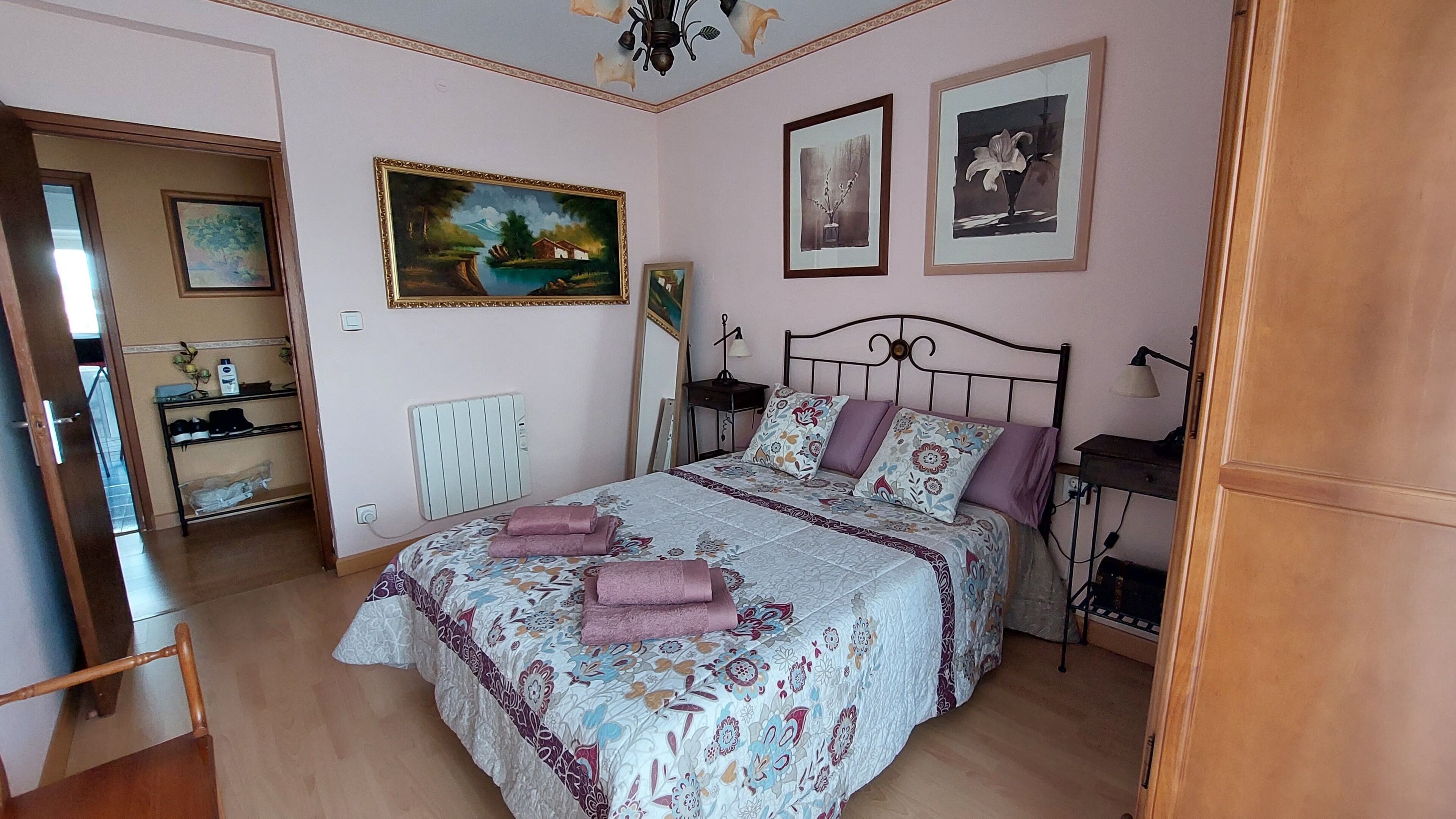 2 habitaciones, tabla de planchar con plancha y wifi gratis 