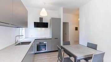 Frigorifero, piano cottura