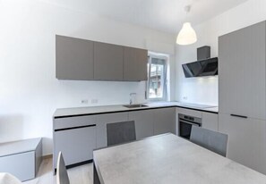 Fridge, stovetop